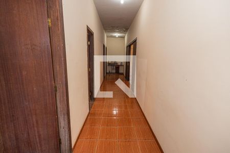 Casa à venda com 610m², 3 quartos e 7 vagas Casa à venda com 610m², 3 quartos e 7 vagasCorredor