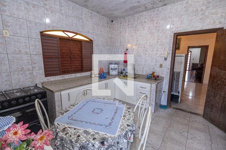 Casa à venda com 610m², 3 quartos e 7 vagas Casa à venda com 610m², 3 quartos e 7 vagasCozinha