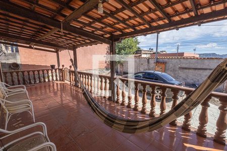 Casa à venda com 610m², 3 quartos e 7 vagas Casa à venda com 610m², 3 quartos e 7 vagasVaranda