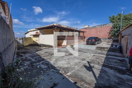Casa à venda com 610m², 3 quartos e 7 vagas Casa à venda com 610m², 3 quartos e 7 vagasQuintal / Vagas de garagem