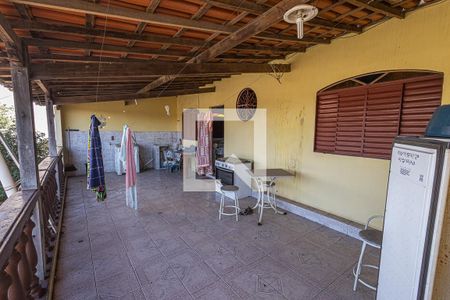 Casa à venda com 610m², 3 quartos e 7 vagas Casa à venda com 610m², 3 quartos e 7 vagasÁrea de Serviço