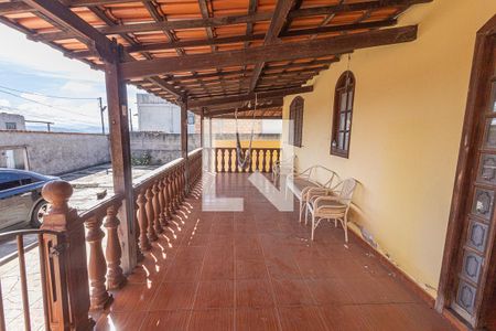 Casa à venda com 610m², 3 quartos e 7 vagas Casa à venda com 610m², 3 quartos e 7 vagasVaranda