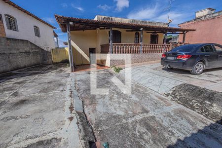 Casa à venda com 610m², 3 quartos e 7 vagas Casa à venda com 610m², 3 quartos e 7 vagasQuintal / Vagas de garagem