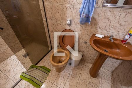 Casa à venda com 610m², 3 quartos e 7 vagas Casa à venda com 610m², 3 quartos e 7 vagasBanheiro da suite