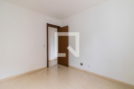 Dormitório de apartamento à venda com 3 quartos, 69m² em Jardim Carvalho, Porto Alegre