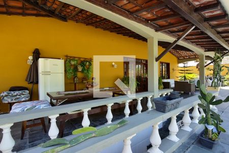 Casa à venda com 650m², 4 quartos e 3 vagas Casa à venda com 650m², 4 quartos e 3 vagasVaranda
