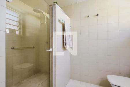 Casa à venda com 650m², 4 quartos e 3 vagas Casa à venda com 650m², 4 quartos e 3 vagasBanheiro Social