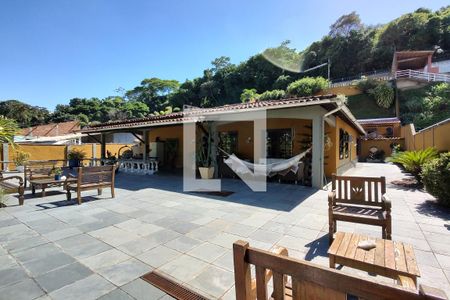 Casa à venda com 650m², 4 quartos e 3 vagas Casa à venda com 650m², 4 quartos e 3 vagasFachada