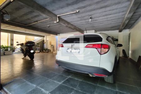 Casa à venda com 650m², 4 quartos e 3 vagas Casa à venda com 650m², 4 quartos e 3 vagasGaragem