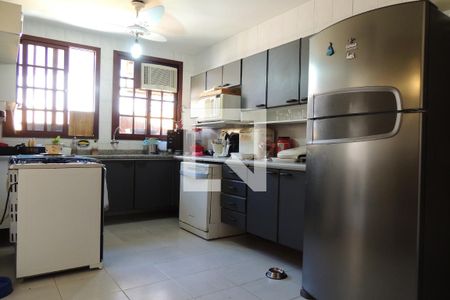 Casa à venda com 650m², 4 quartos e 3 vagasCozinha - Armários