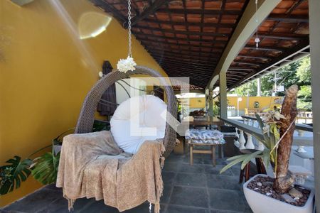 Casa à venda com 650m², 4 quartos e 3 vagas Casa à venda com 650m², 4 quartos e 3 vagasVaranda