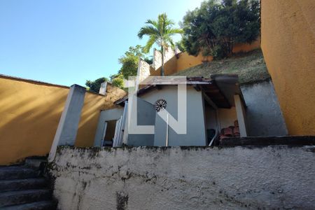 Casa à venda com 650m², 4 quartos e 3 vagas Casa à venda com 650m², 4 quartos e 3 vagasCanil