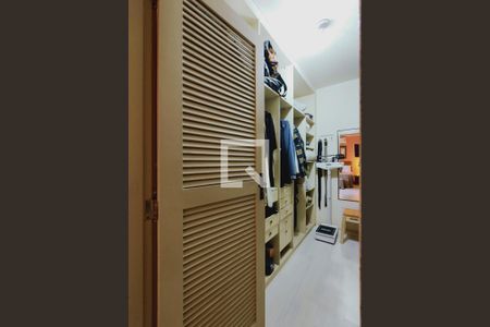Casa à venda com 650m², 4 quartos e 3 vagas Casa à venda com 650m², 4 quartos e 3 vagasCloset do quarto