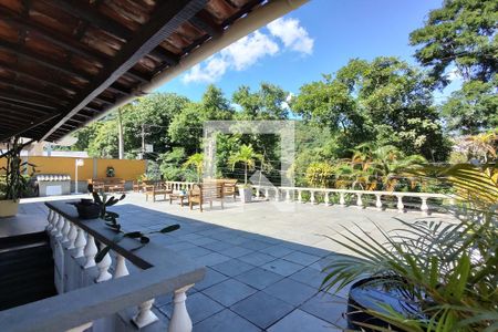 Casa à venda com 650m², 4 quartos e 3 vagas Casa à venda com 650m², 4 quartos e 3 vagasQuintal