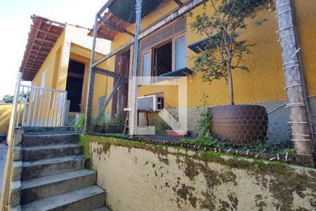 Casa à venda com 650m², 4 quartos e 3 vagas Casa à venda com 650m², 4 quartos e 3 vagasEdícula