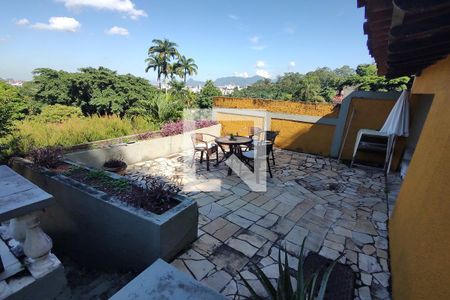 Casa à venda com 650m², 4 quartos e 3 vagas Casa à venda com 650m², 4 quartos e 3 vagasÁrea Livre