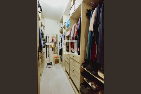 Casa à venda com 650m², 4 quartos e 3 vagas Casa à venda com 650m², 4 quartos e 3 vagasCloset do quarto