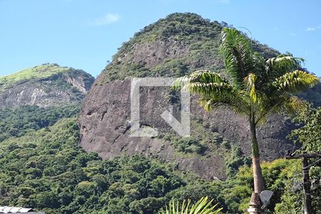 Casa à venda com 650m², 4 quartos e 3 vagas Casa à venda com 650m², 4 quartos e 3 vagasVista