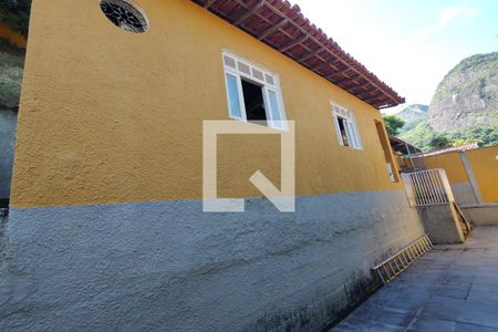 Casa à venda com 650m², 4 quartos e 3 vagas Casa à venda com 650m², 4 quartos e 3 vagasEdícula