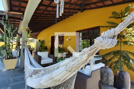 Casa à venda com 650m², 4 quartos e 3 vagas Casa à venda com 650m², 4 quartos e 3 vagasVaranda