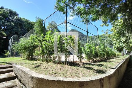 Casa à venda com 650m², 4 quartos e 3 vagas Casa à venda com 650m², 4 quartos e 3 vagasQuadra