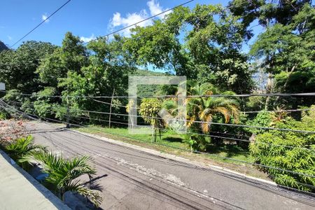 Casa à venda com 650m², 4 quartos e 3 vagas Casa à venda com 650m², 4 quartos e 3 vagasVista da Rua