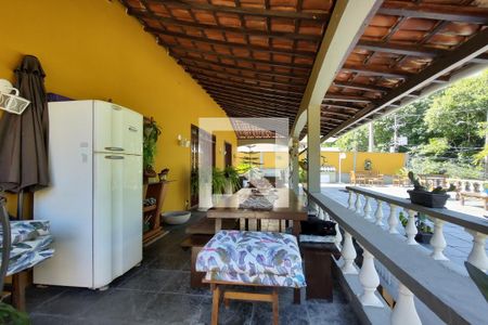 Casa à venda com 650m², 4 quartos e 3 vagas Casa à venda com 650m², 4 quartos e 3 vagasVaranda