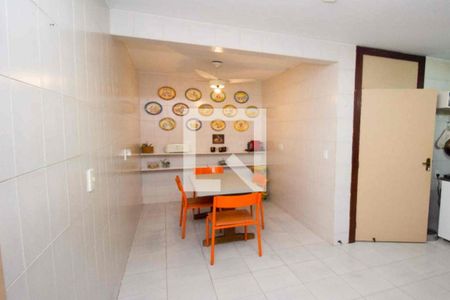 Casa à venda com 650m², 4 quartos e 3 vagas Casa à venda com 650m², 4 quartos e 3 vagasCopa
