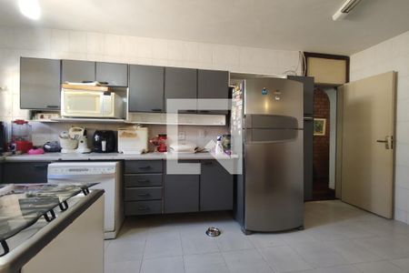 Casa à venda com 650m², 4 quartos e 3 vagas Casa à venda com 650m², 4 quartos e 3 vagasCozinha - Armários