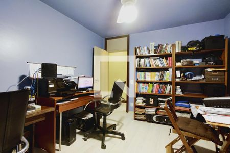 Casa à venda com 650m², 4 quartos e 3 vagas Casa à venda com 650m², 4 quartos e 3 vagasQuarto 4