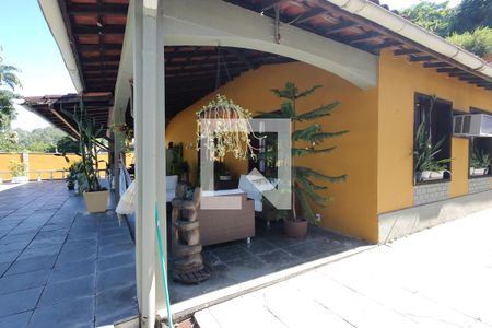 Casa à venda com 650m², 4 quartos e 3 vagas Casa à venda com 650m², 4 quartos e 3 vagasVaranda