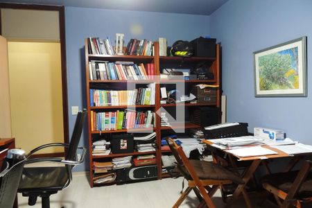 Casa à venda com 650m², 4 quartos e 3 vagas Casa à venda com 650m², 4 quartos e 3 vagasQuarto 4