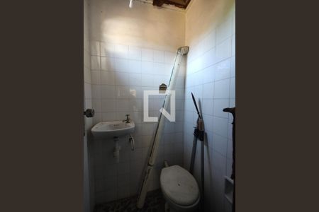 Casa à venda com 650m², 4 quartos e 3 vagas Casa à venda com 650m², 4 quartos e 3 vagasBanheiro