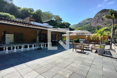 Fachada de casa à venda com 4 quartos, 650m² em Jacarepaguá, Rio de Janeiro