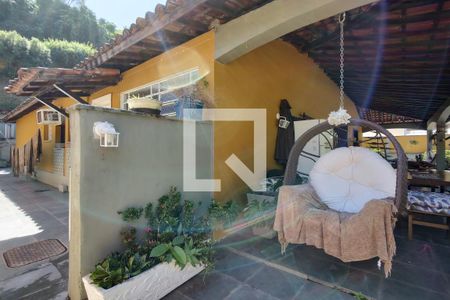 Casa à venda com 650m², 4 quartos e 3 vagas Casa à venda com 650m², 4 quartos e 3 vagasVaranda
