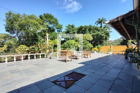 Casa à venda com 650m², 4 quartos e 3 vagas Casa à venda com 650m², 4 quartos e 3 vagasQuintal