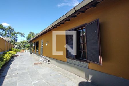 Casa à venda com 650m², 4 quartos e 3 vagas Casa à venda com 650m², 4 quartos e 3 vagasFachada Lateral