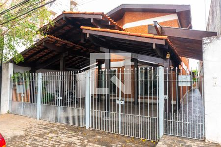 Casa à venda com 306m², 6 quartos e 3 vagasFachada