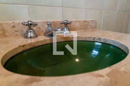 Casa à venda com 306m², 6 quartos e 3 vagasBanheiro da Suíte 2 Detalhe