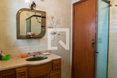 Casa à venda com 306m², 6 quartos e 3 vagasBanheiro da Suíte 2