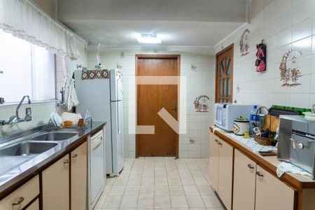 Casa à venda com 306m², 6 quartos e 3 vagasCozinha