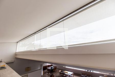 Casa de condomínio à venda com 1100m², 5 quartos e 6 vagasDetalhe Sala