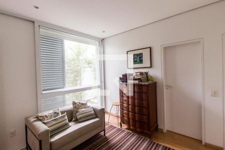 Casa de condomínio à venda com 1100m², 5 quartos e 6 vagasSala