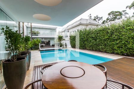 Casa de condomínio à venda com 1100m², 5 quartos e 6 vagasPiscina