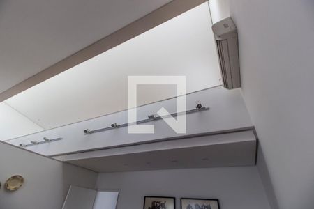 Casa de condomínio à venda com 1100m², 5 quartos e 6 vagasDetalhe Sala