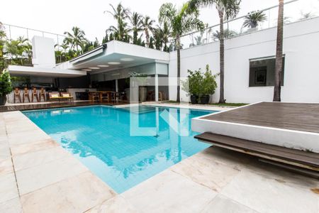 Casa de condomínio à venda com 1100m², 5 quartos e 6 vagasPiscina