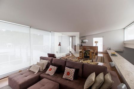 Casa de condomínio à venda com 1100m², 5 quartos e 6 vagasSala de TV