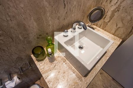 Casa de condomínio à venda com 1100m², 5 quartos e 6 vagasDetalhe do Banheiro da Suite