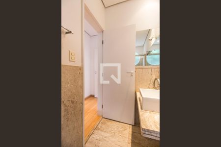 Casa de condomínio à venda com 1100m², 5 quartos e 6 vagasBanheiro da Suíte 1