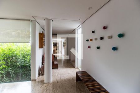 Casa de condomínio à venda com 1100m², 5 quartos e 6 vagasCorredor